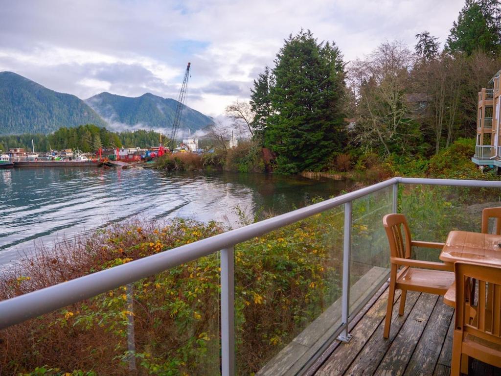Waterfront View Of The Inlet, Short Walk To Town Daire Tofino Dış mekan fotoğraf